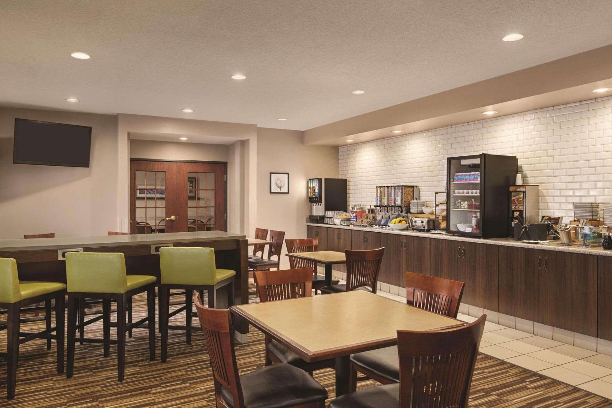 Country Inn & Suites By Radisson, Willmar, Mn Exterior photo
